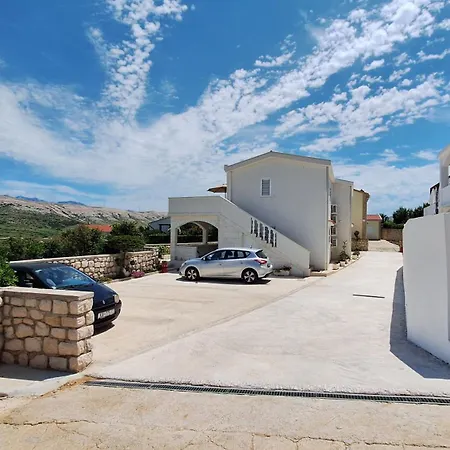 Sunny Bi-pi Pag Town