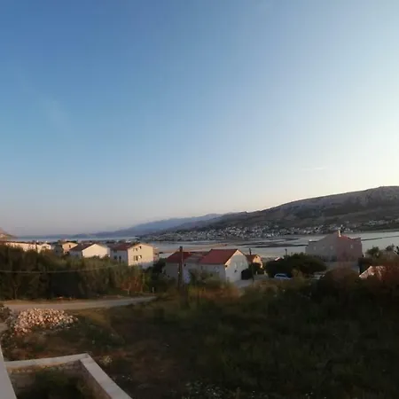 Sunny Bi-pi Pag Town