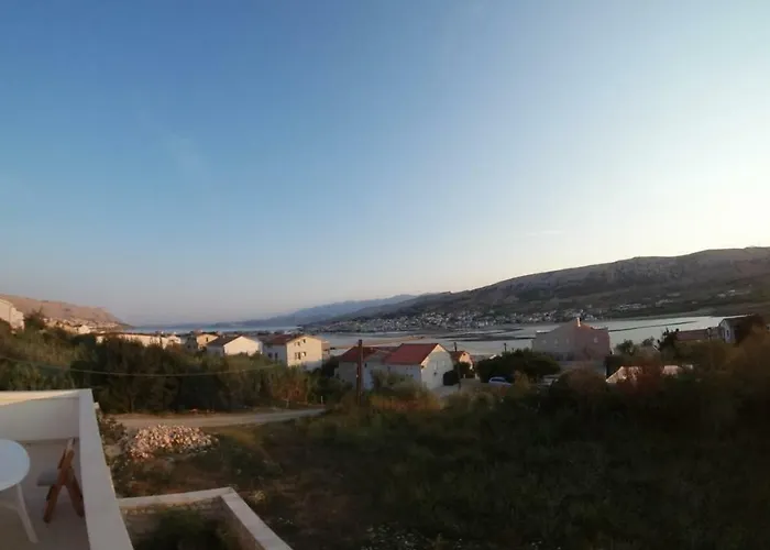 Sunny Bi-pi Pag Town