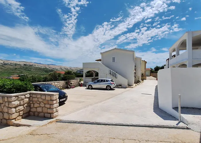Sunny Bi-pi Pag Town