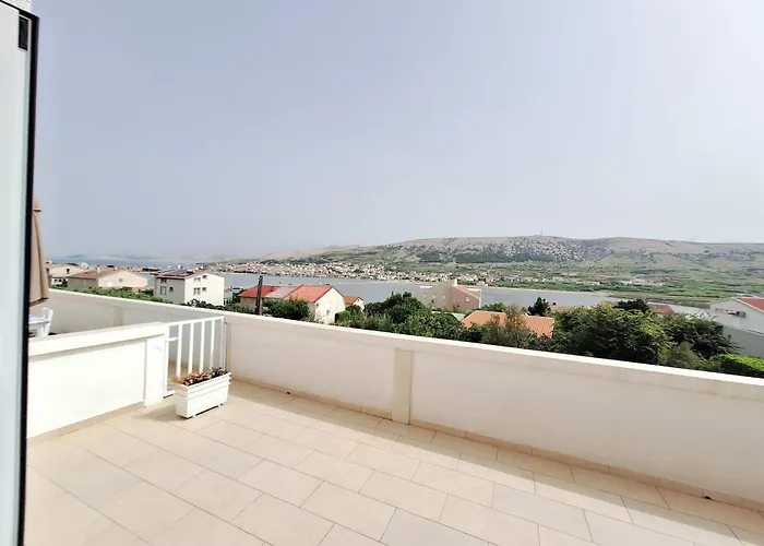Sunny Bi-pi Apartman Pag Town
